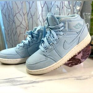 AIR JORDAN 1s, size 4.5Y, (year 2016)